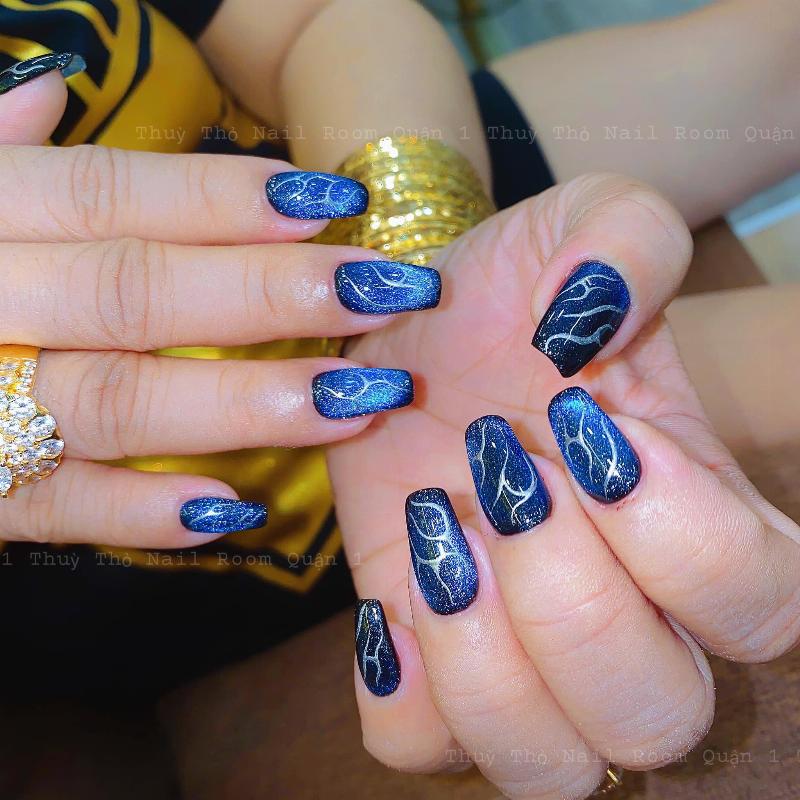Mau nail mau xanh bo hop voi cac tong da khac nhau